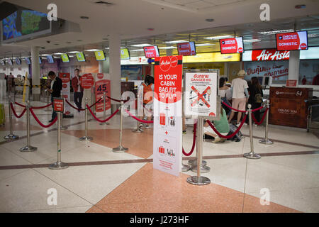 CHIANG MAI, Thailandia - 25 Aprile 2017: Couter check in all'interno di Chiang Mai International Airport Airport Location a circa 1 Km dal centro della citta'. Foto Stock