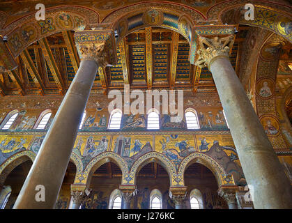 Mosaici di Norman-Byzantine cattedrale medievale di Monreale, in provincia di Palermo, Sicilia, Italia. Foto Stock