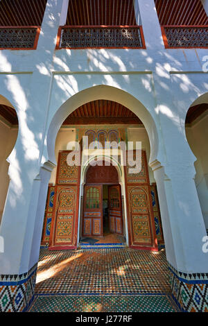 Arabesque architettura moresca del Dar Jamai Museo un tipiche abitazioni di alta borghesia marocchino alla fine del XIX secolo. La mansuetudine, Marocco Foto Stock