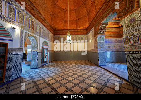 Berber Arabesque interni decorativo di Bou Ahmed's harem. Palazzo Bahia, Marrakech, Marocco Foto Stock