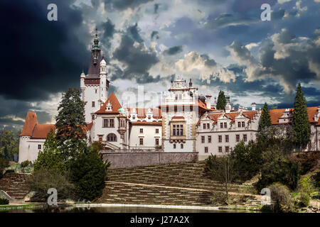 Il Castello Pruhonice di Praga con un grande parco si trova vicino a Praga, Repubblica Ceca Foto Stock