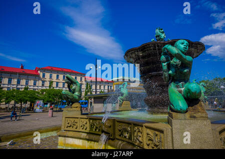 Tutti e cinque i continenti fontana nella piazza Jarntorget, Göteborg, Svezia Foto Stock