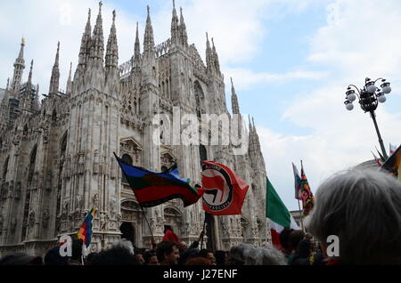 Milano, Italia. Xxv Aprile, 2017. Giorno della liberazione proteste in Milano, Italia Credito: Alexandre Rotenberg/Alamy Live News Foto Stock