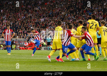 Yannick Carrasco (10) Atletico de Madrid il giocatore. La Liga tra Atlético de Madrid vs Villerreal CF A Vicente Calderón Stadium in Madrid, Spagna, 25 aprile 2017 . Foto Stock