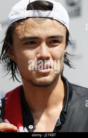 Barcellona, Spagna. Xxv Aprile, 2017. Taro Daniel (JPN) Tennis : Taro Daniel del Giappone dopo singls 1. round match contro Nikoloz Basilashvili della Georgia sul Barcelona Open Banc Sabadell torneo di tennis presso il Real Club de tenis de Barcelona a Barcellona Spagna . Credito: Mutsu Kawamori/AFLO/Alamy Live News Foto Stock