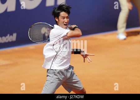 Barcellona, Spagna. Xxv Aprile, 2017. Yuichi Sugita (JPN) Tennis : Yuichi Sugita del Giappone durante singls 2. round match contro Richard Gasquet della Francia sul Barcelona Open Banc Sabadell torneo di tennis presso il Real Club de tenis de Barcelona a Barcellona Spagna . Credito: Mutsu Kawamori/AFLO/Alamy Live News Foto Stock