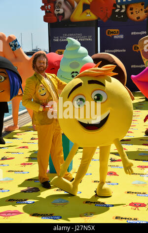 Cannes, Francia. 16 Maggio, 2017. Attore T.J. Miller all'photocall per 'Il filmato Emoji' al settantesimo Festival de Cannes, Cannes, Francia. Credito Foto: Sarah Stewart/Alamy Live News Foto Stock