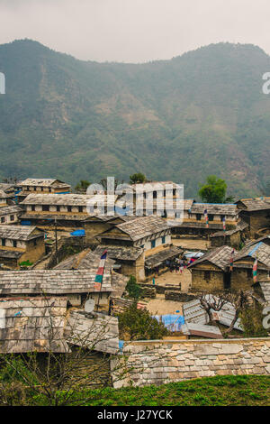 Vista sul villaggio di Ghandruk nella regione di Annapurna, Nepal. Foto Stock