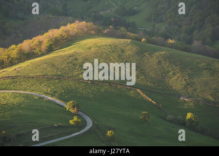 Scenic tramonto nelle campagne della valle di Cantabria, Spagna. Foto Stock