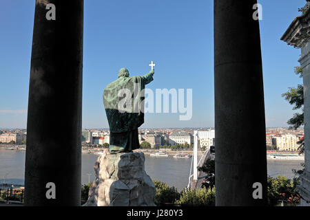 Il Gellért monumento sulla collina Gellért si affaccia sul fiume Danubio, Budapest, Ungheria Foto Stock