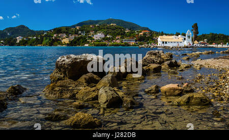 Bella Vlacherna Monastery e Mouse Island (Pontikonisi) di Corfù Corfu, Grecia Foto Stock