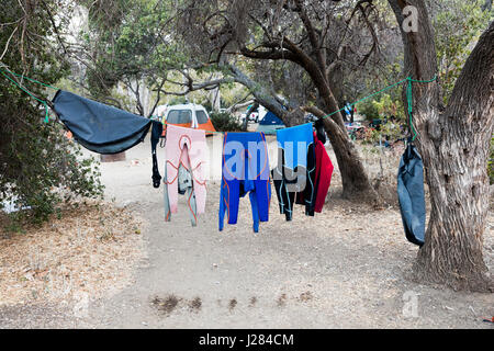 Muta essiccazione su stendibiancheria in campeggio Foto Stock