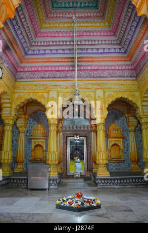 Vista interna di Shri Wagheshwar tempio di Shiva, Wagholi di Pune, Maharashtra, India Foto Stock