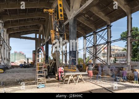 Wien, Arsenale, Abbrucharbeiten an der sogenannten Panzerhalle Foto Stock