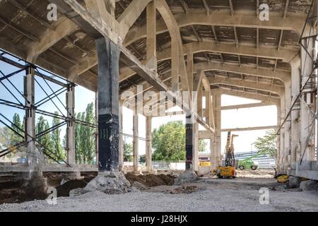 Wien, Arsenale, Abbrucharbeiten an der sogenannten Panzerhalle Foto Stock