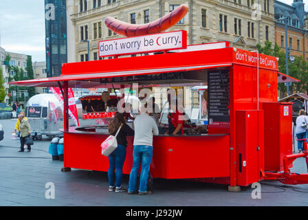 Grill chiosco di salsiccia, snack stand, Marktplatz, Altstadt, città vecchia, Halle, Sassonia-Anhalt, Germania Foto Stock