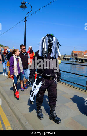 Un uomo vestito da Star Wars Storm Trooper durante la primavera Goth Weekend a Whitby North Yorkshire Regno Unito Foto Stock