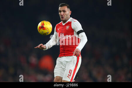 Gli arsenali Lucas Perez durante la Coppa EFL Quater-match finale tra l'Arsenal e Southampton all'Emirates Stadium di Londra. Novembre 30, 2016. Solo uso editoriale - la FA Premier League e Football League immagini sono soggette a licenza DataCo vedere www.football-dataco.com Foto Stock