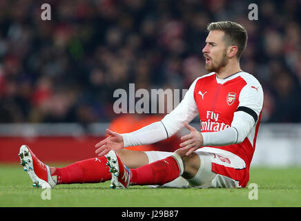 Gli arsenali Aaron Ramsey durante la Coppa EFL Quater-match finale tra l'Arsenal e Southampton all'Emirates Stadium di Londra. Novembre 30, 2016. Solo uso editoriale - la FA Premier League e Football League immagini sono soggette a licenza DataCo vedere www.football-dataco.com Foto Stock