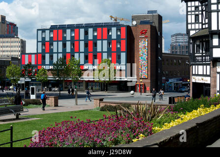 Vista in direzione di studio Inn alloggi per studenti, Cross Cheaping, Coventry, West Midlands, England, Regno Unito Foto Stock