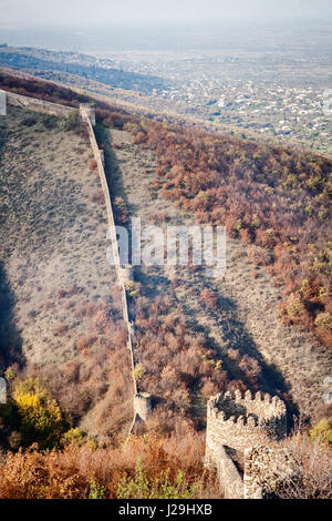Una vista di Sighnaghi mura, regione di Kakheti Georgia Foto Stock