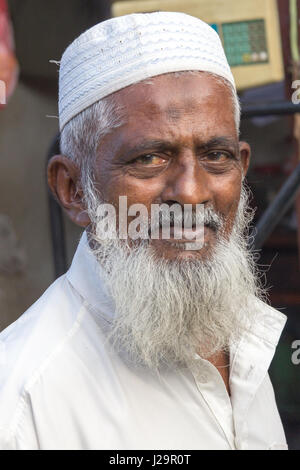 I clienti e i fornitori sul mercato Manning, quartiere di Pettah, Colombo, Sri Lanka Foto Stock