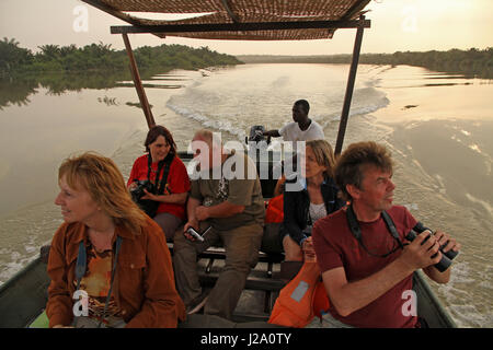 Boattrip sul fiume Gambia nel fiume Gambia National Park Foto Stock