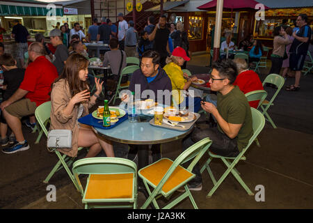 Trattorie, ristoranti, food court, Mercato Agricolo, terza strada e Fairfax Avenue, Los Angeles, California Foto Stock