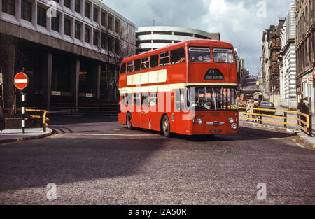 Glasgow, Regno Unito - 1973: immagine Vintage di autobus sulle strade di Glasgow nel 1973. Western SMT Daimler Fleetline numero di flotta 2150 (numero di registrazione JAG503F). Foto Stock