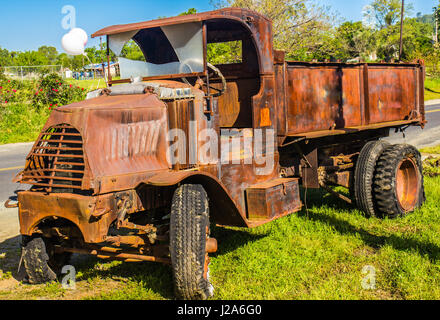 Vintage arrugginita Autocarro con pianale di scarico Foto Stock