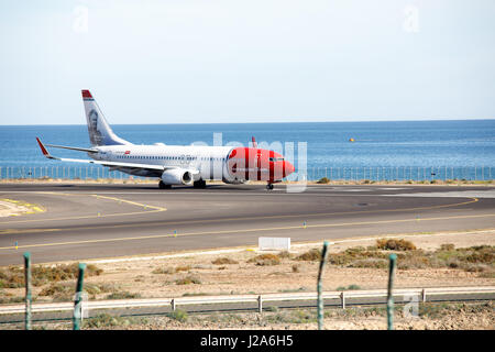 ARECIFE, Spagna - DESEMBER, 2 2016: un Boeing 737-800 della Norwegian Air Shuttle a Lanzarote Airport Foto Stock