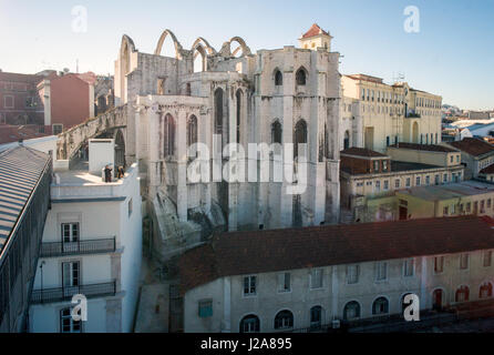 Rovine della Igreja do Carmo chiesa ha accesso dal l'Elevador de Santa Justa (Elevador de Santa Justa). Foto Stock