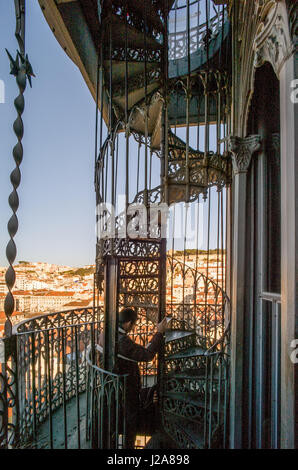 Rovine della Igreja do Carmo chiesa ha accesso dal l'Elevador de Santa Justa (Elevador de Santa Justa). Foto Stock