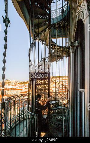 Rovine della Igreja do Carmo chiesa ha accesso dal l'Elevador de Santa Justa (Elevador de Santa Justa). Foto Stock