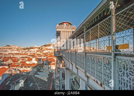 Skyline di Lisbona, Portogallo, dall'Elevador de Santa Justa (Elevador de Santa Justa). Foto Stock