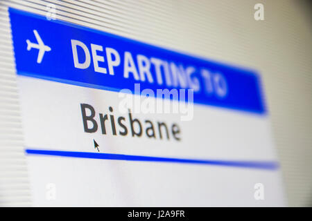 Sullo schermo del computer di close-up di stato del volo in partenza da Brisbane, Australia Foto Stock