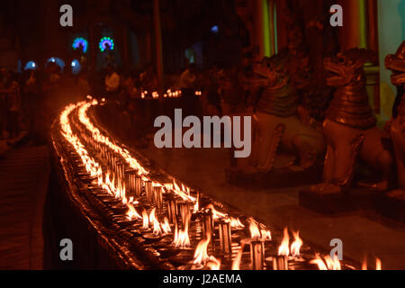 Myanmar (Birmania), Regione di Yangon, Yangon, Shwedagon pagoda Foto Stock