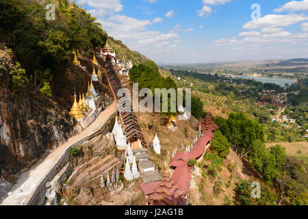 Myanmar (Birmania), Shan, Pindaya, la magnifica grotta di Pindaya ospita oltre 8000 figure di Buddha su diversi piani Foto Stock