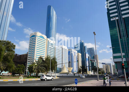 Sheikh Rashid bin Saeed Street in Abu Dhabi, Emirati Arabi Uniti, Medio Oriente Foto Stock