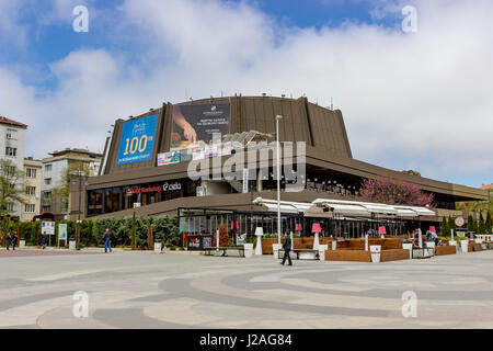 Varna, Bulgaria, 26 aprile 2017 Festivalniyat e centro congressi in Varna Foto Stock