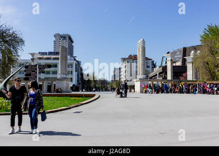 Varna, Bulgaria, 26 aprile 2017 ingresso centrale del giardino a mare in Varna Bulgaria Foto Stock