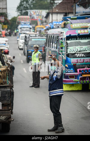 Indonesia, Sumatera Utara, Kabul Langkat, scene di strada Foto Stock