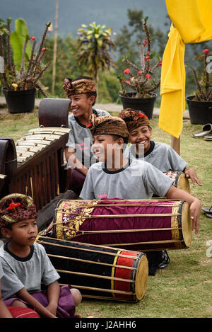 Indonesia, Bali, Kabul Buleleng, prestazioni epica del Ramayana dalla locale scuola di ballo, che è accompagnato dal Gamelan Orchestra della Scuola Foto Stock