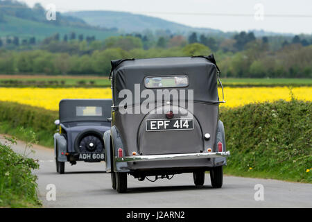 Austin sette automobili su una strada di campagna, Gloucestershire, Regno Unito Foto Stock