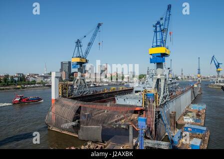 Dock di funzionamento al Bloom e Voss ad Amburgo il 12 maggio 2016 (Germania) | utilizzo in tutto il mondo Foto Stock