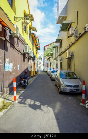 George Town, Malesia - 10 Marzo 2017: Downtown strada stretta di George Town city. Foto Stock