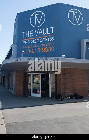 La Vault Pro scooter store a Culver City, Los Angeles, California Foto Stock