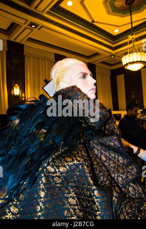 Modelli backstage - HELLAVAGIRL visualizza durante LFW, LONDON FASHION WEEK AW/17, 21 Febbraio 2017 @ SCOUT DI MODA Foto Stock