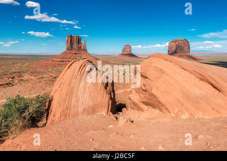 Una classica vista della Monument Valley, Arizona Foto Stock