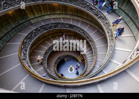 Vaticano - MARZO 24 : scale a spirale dei Musei Vaticani in Vaticano il 24 marzo 2015 a Roma, Italia.